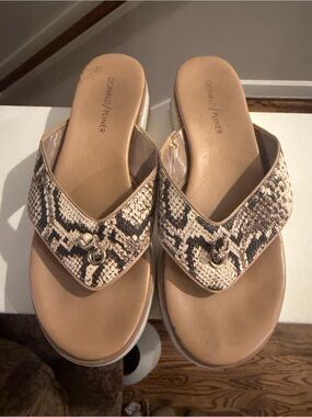 Donald J. Pliner Taupe Snake-Print Wedge Thong Sandals Gold Ring platform